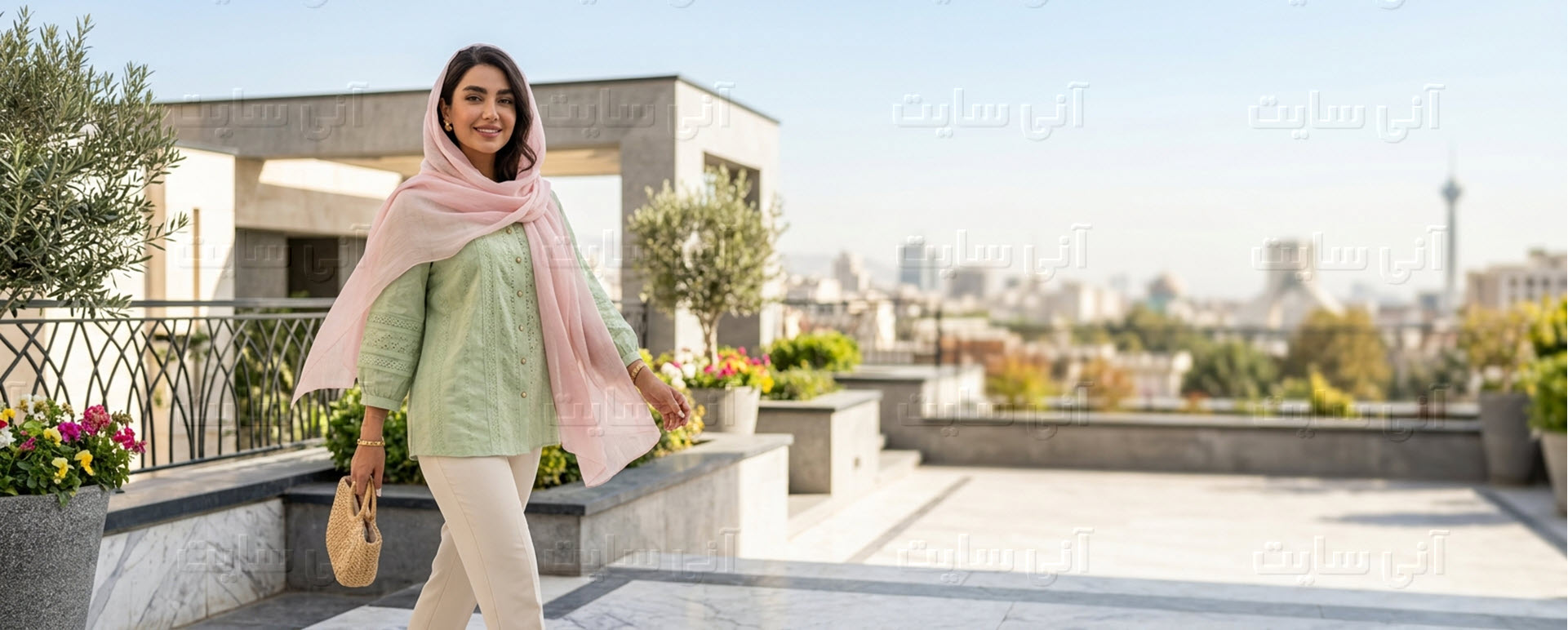 دانلود تصویر آماده برای بنر سایت فروشگاهی | بنر واید برای نمایش استایل زنانه تابستانه شومیز، شلوار و شال
