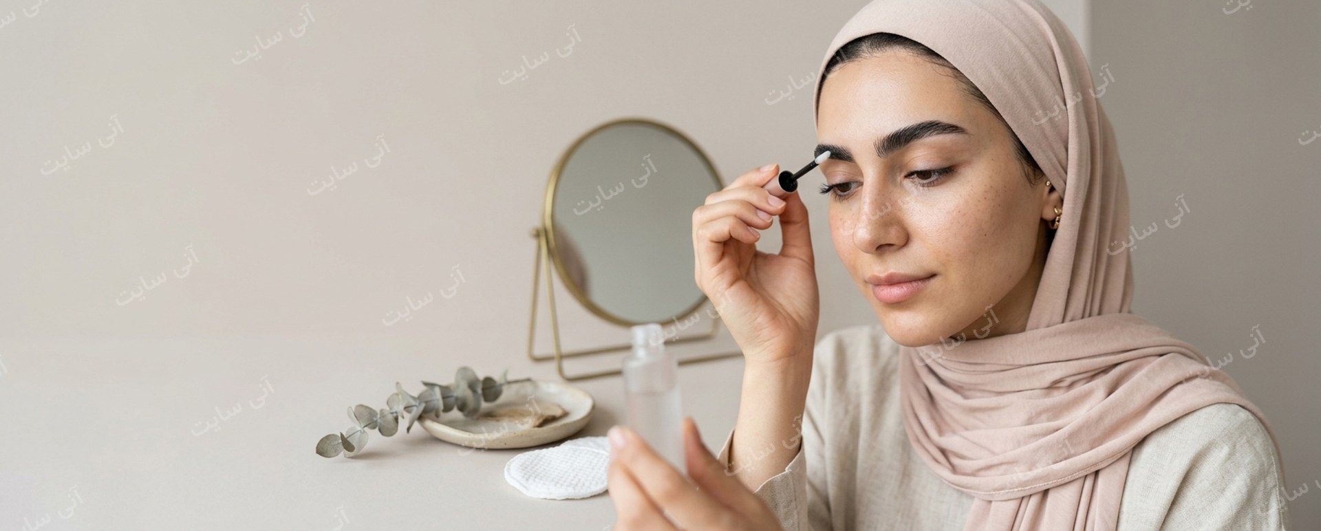 دانلود تصویر آماده خط چشم | بنر سرم ابرو با مدل ایرانی در کلوزآپ طبیعی