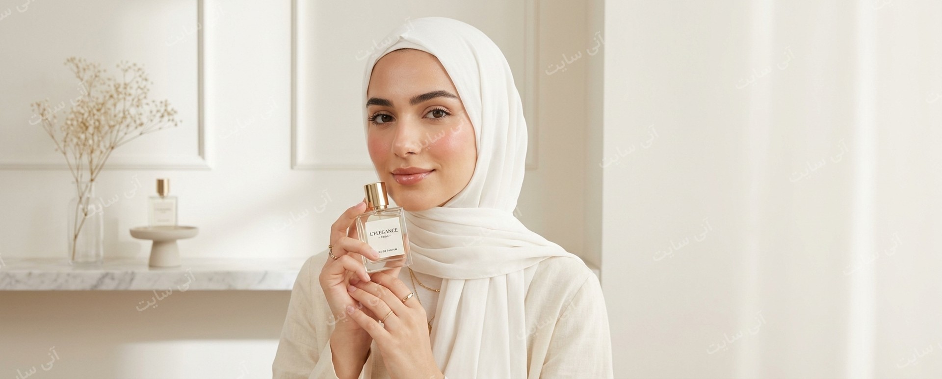 دانلود تصویر آماده پس زمینه ساده | بنر عطر زنانه سفید کرم مینیمال