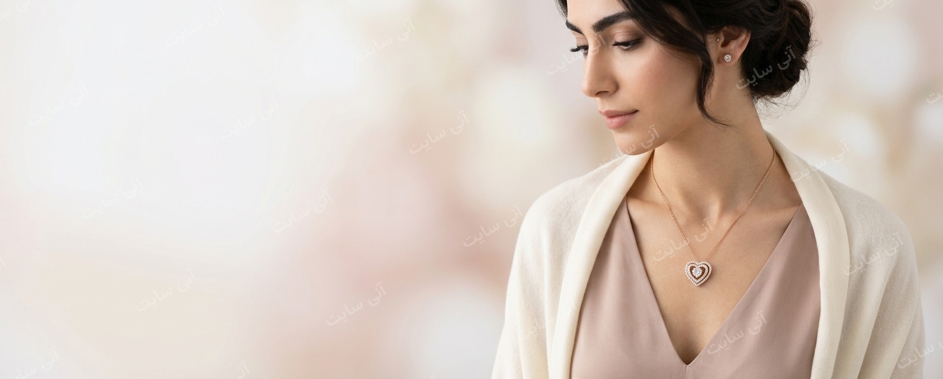 دانلود تصویر آماده برای بنر سایت فروشگاهی | گردنبند قلبی بدلیجات زنانه
